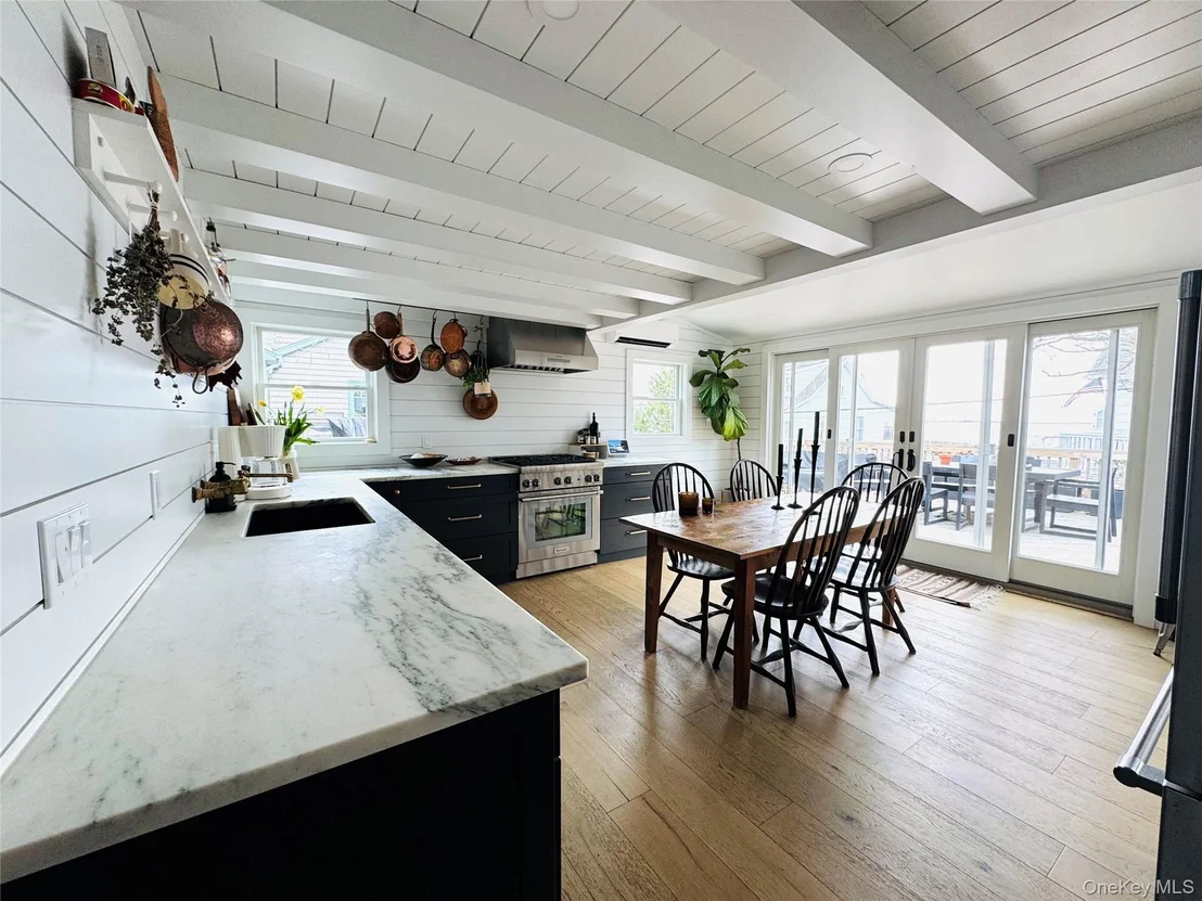 Photo of 106 Oak Beach Road