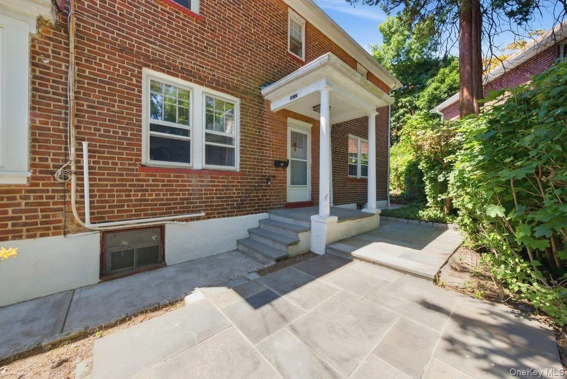Photo of 5633 Post Road