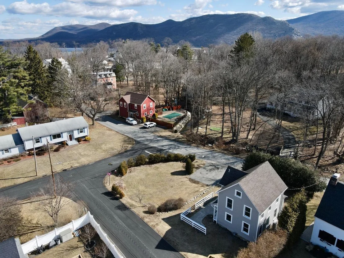 Photo of 14 Mountain Road