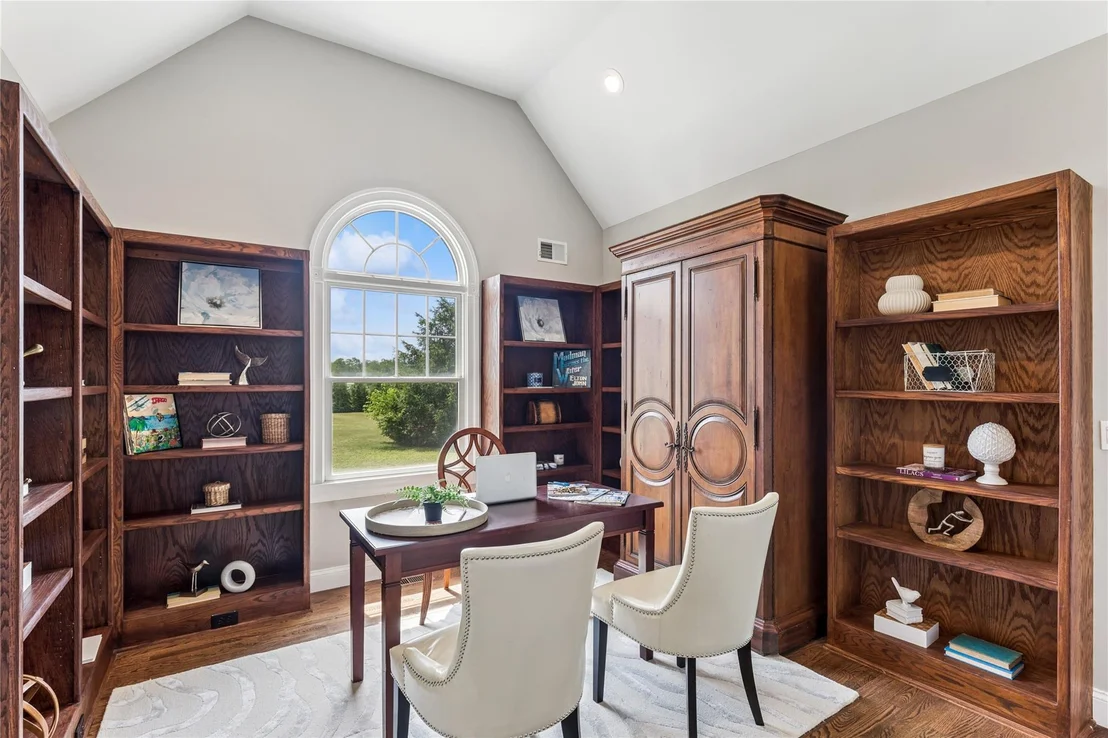 Photo of 1465 Ackerly Pond Lane