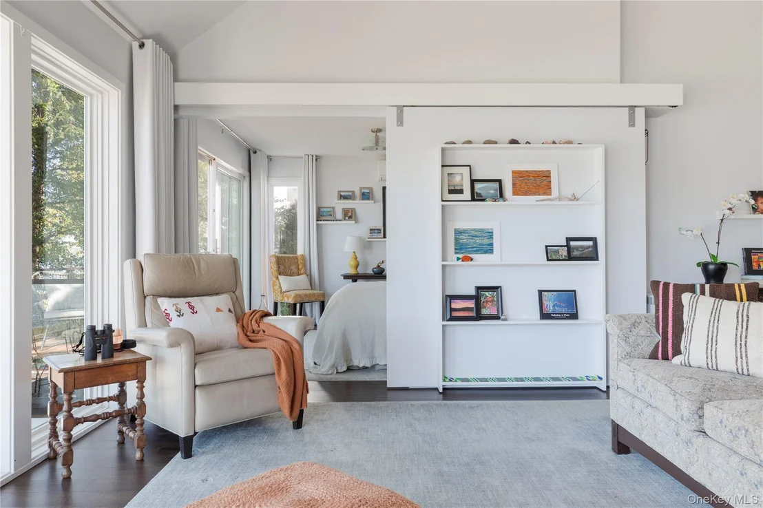 Photo of 32 Hudson River Lane