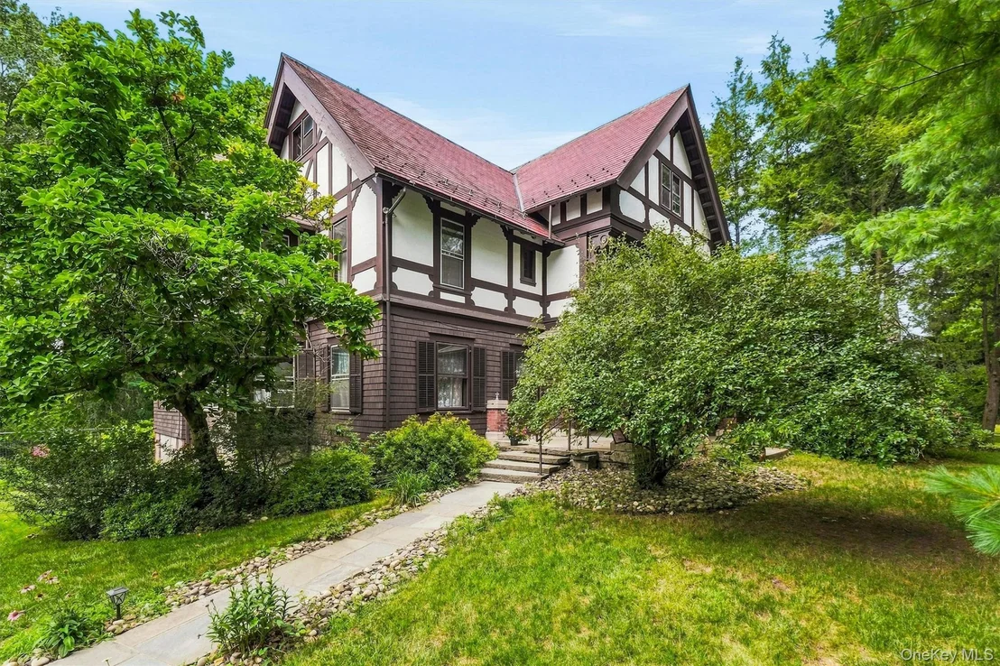 Photo of 83 Hooker Avenue