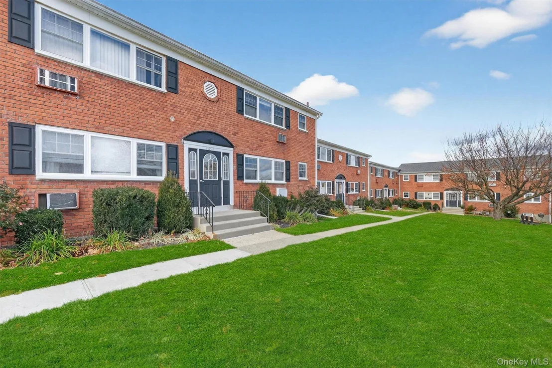 Photo of Unit F13 at 1879 Crompond Road