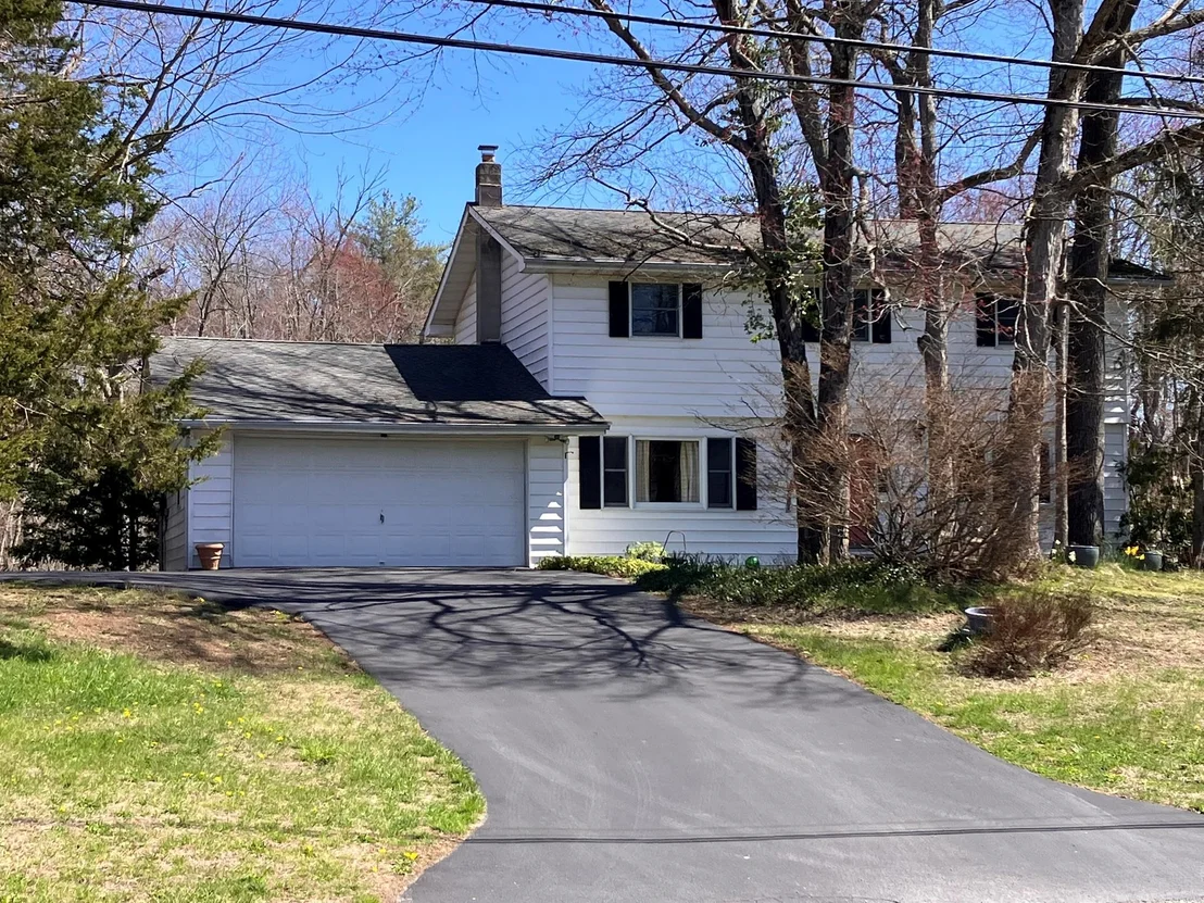 Photo of 218 Roosevelt Road
