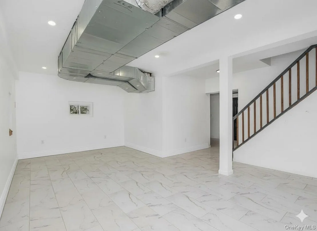 Photo of 25 Linn ( aka 183 Putnam Avenue) Place