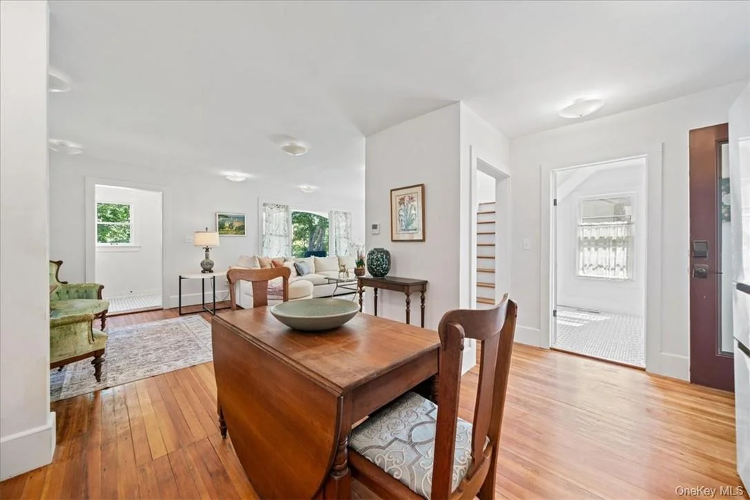 Photo of 2585 River Road