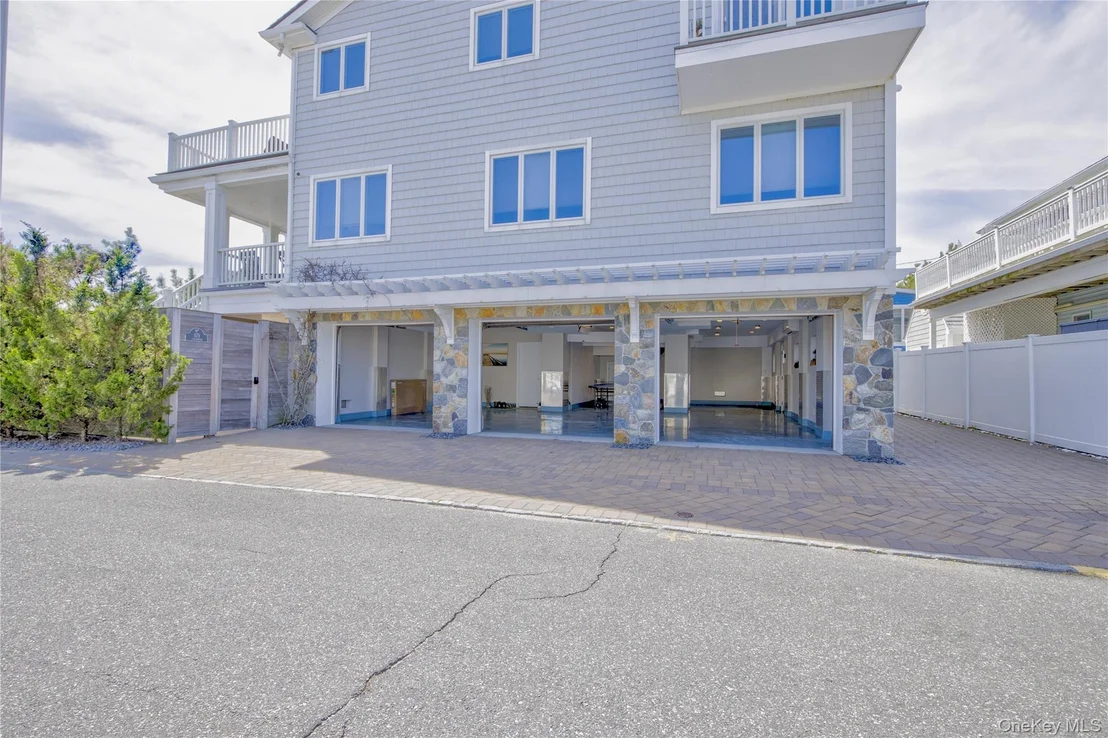 Photo of 879 Oceanfront
