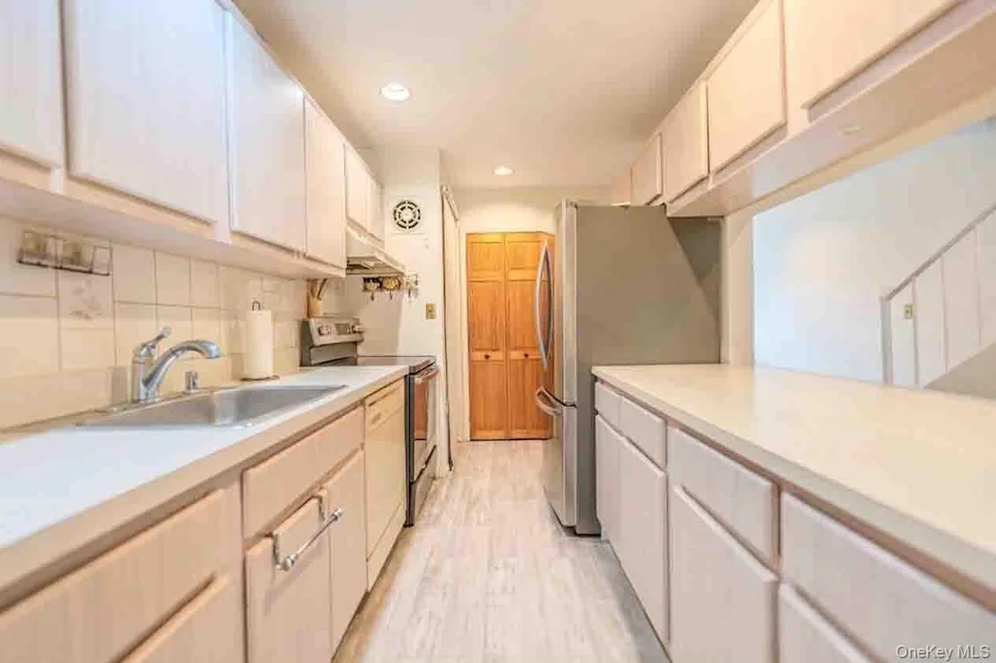 Photo of Unit 704 at 2355 Pershing Boulevard