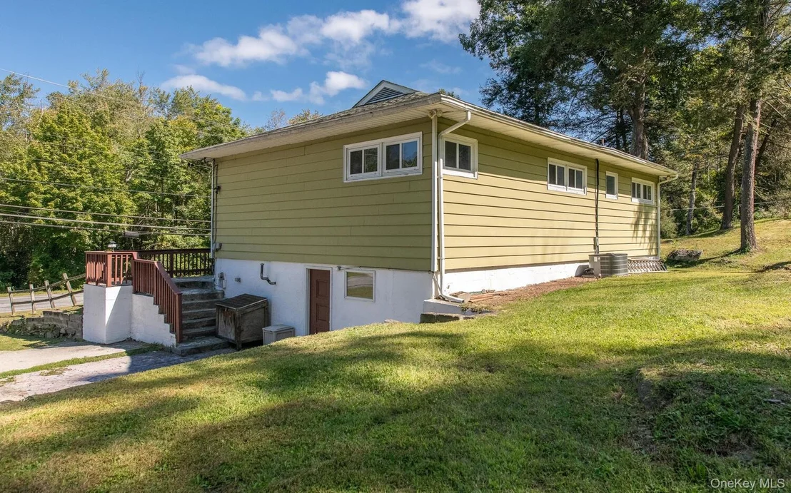 Photo of 44 Pine Woods Road