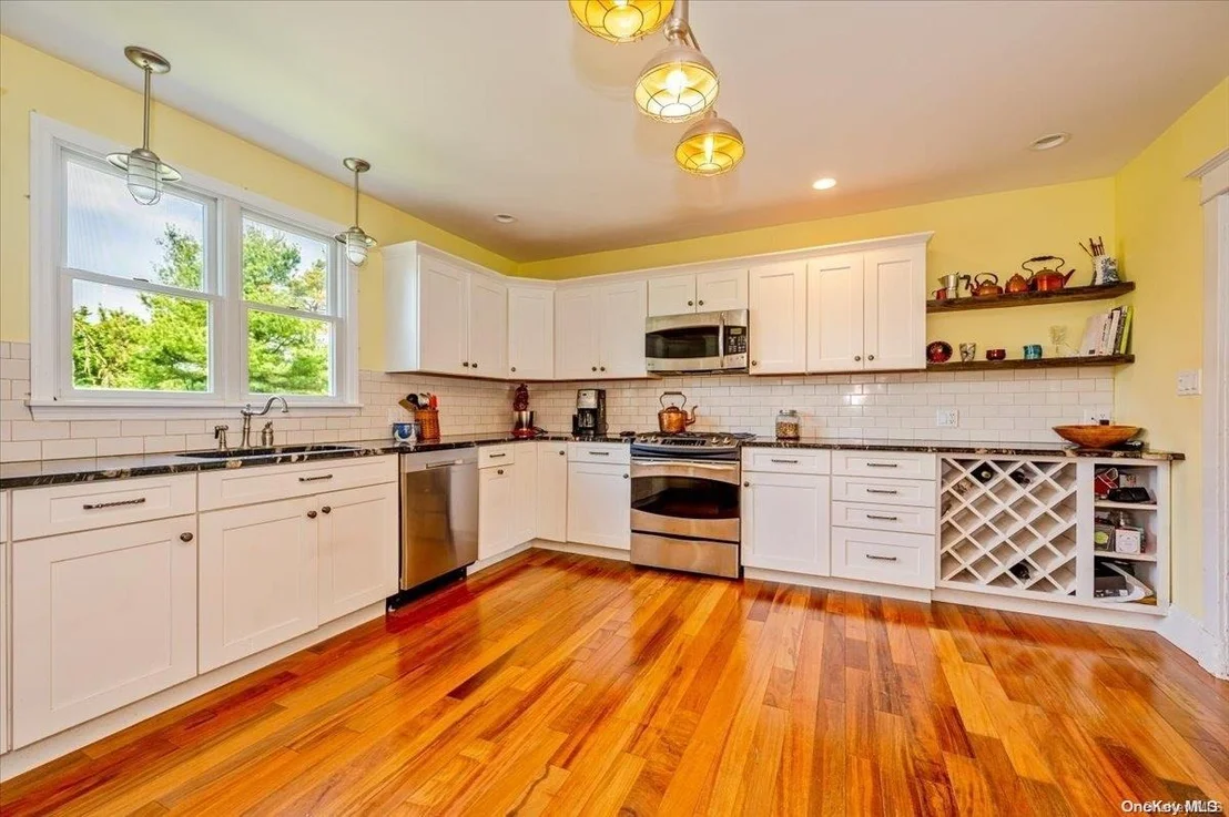 Photo of 238 Bay Avenue