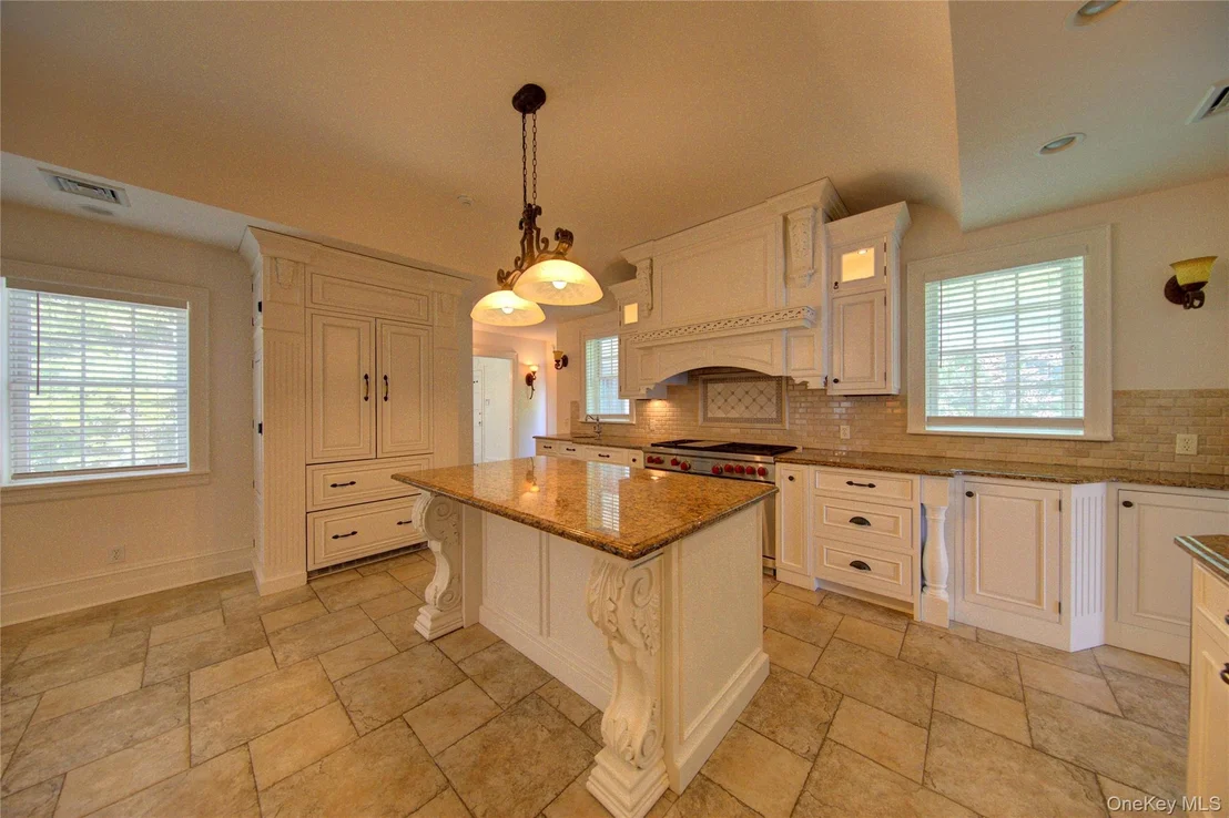 Photo of 159 Magnolia Boulevard