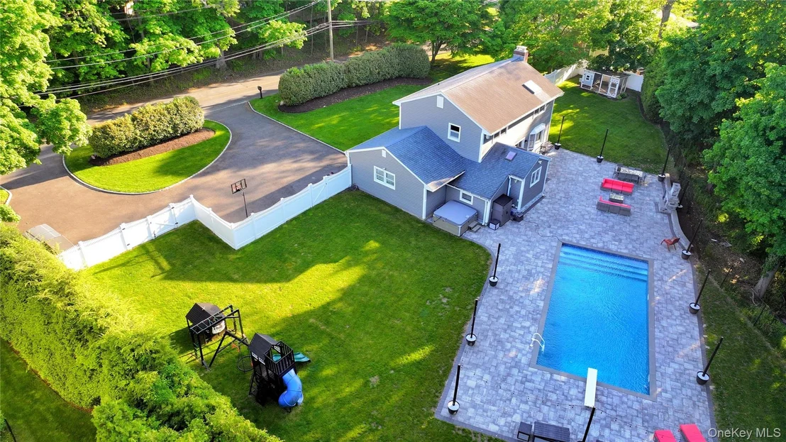 Photo of 522 Moriches Road