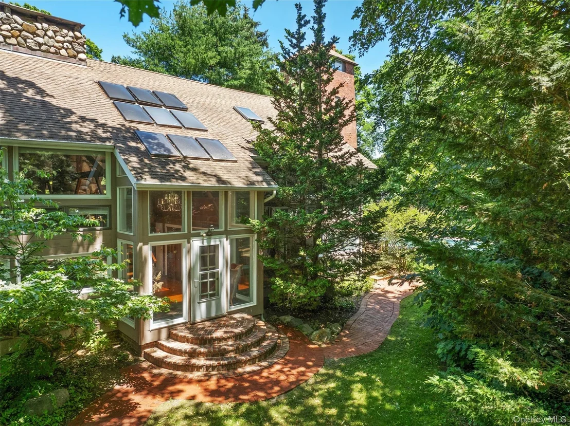 Photo of 880 W Mill Road