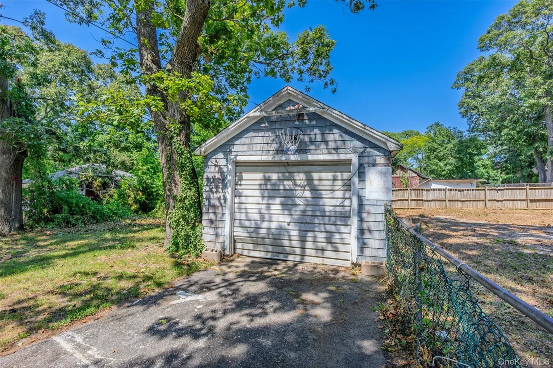 Photo of 426 Riverleigh Avenue