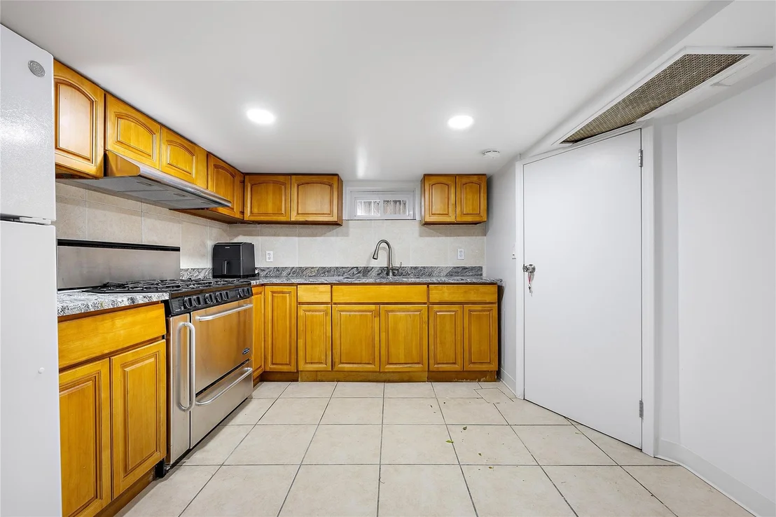 Photo of 140-27 Rose Avenue
