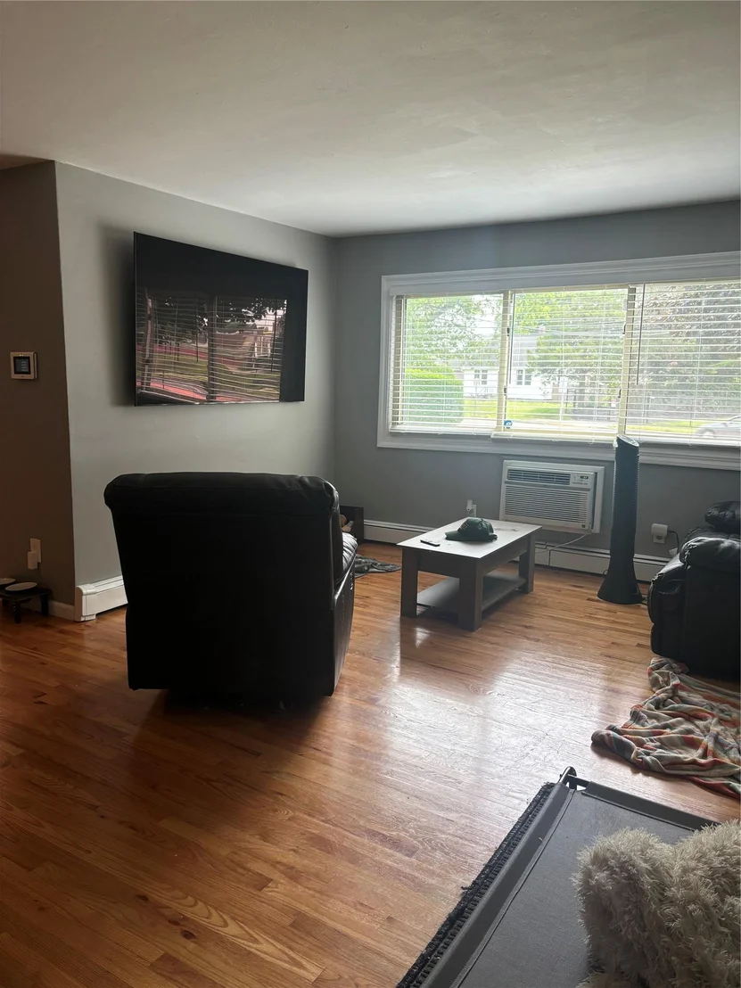 Photo of Unit 1A at 2439 Union Boulevard