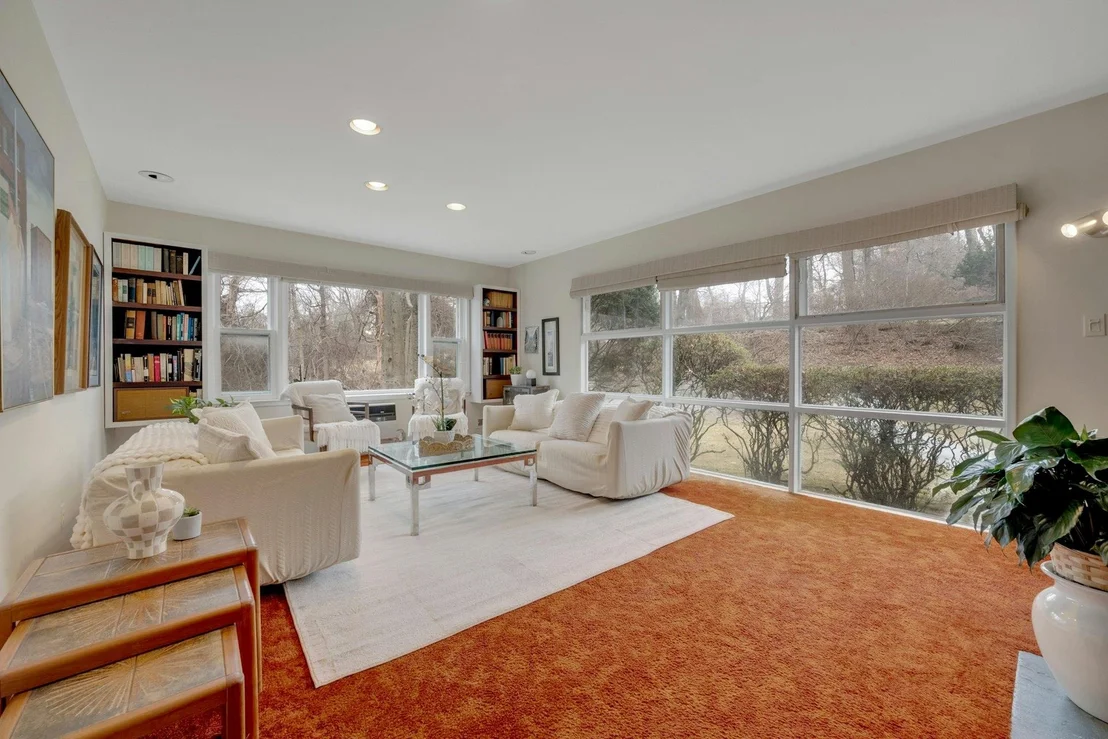 Photo of 180 N Hampton Drive