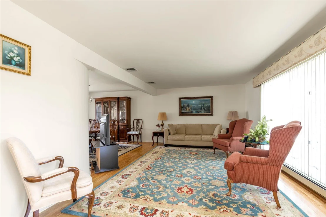 Photo of 7 Sunset Avenue