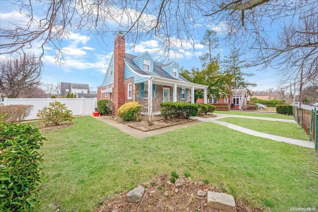 Photo of 589 Pinebrook Avenue