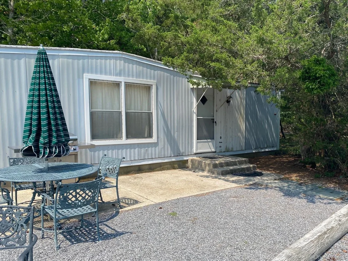 Photo of 2450 Main Road
