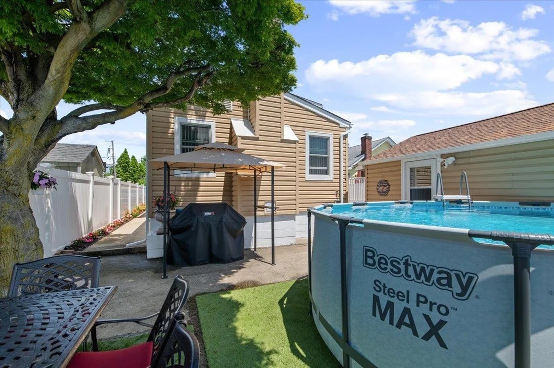 Photo of 918 Clay Street