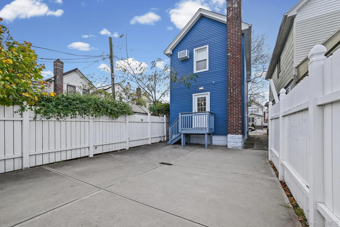 Photo of 1971 Hendrickson Street