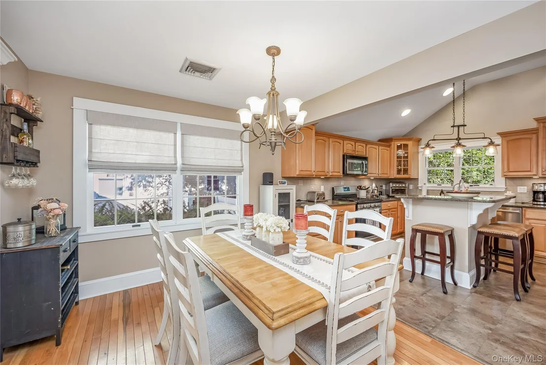 Photo of 242 Islip Boulevard