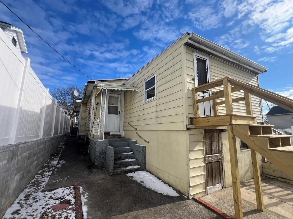 Photo of 1329 Harding Park