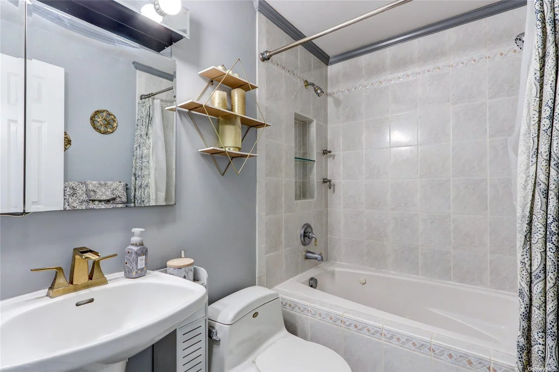 Photo of 205 Washington Drive