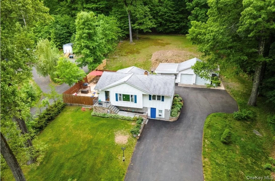 Photo of 337 Freetown Highway
