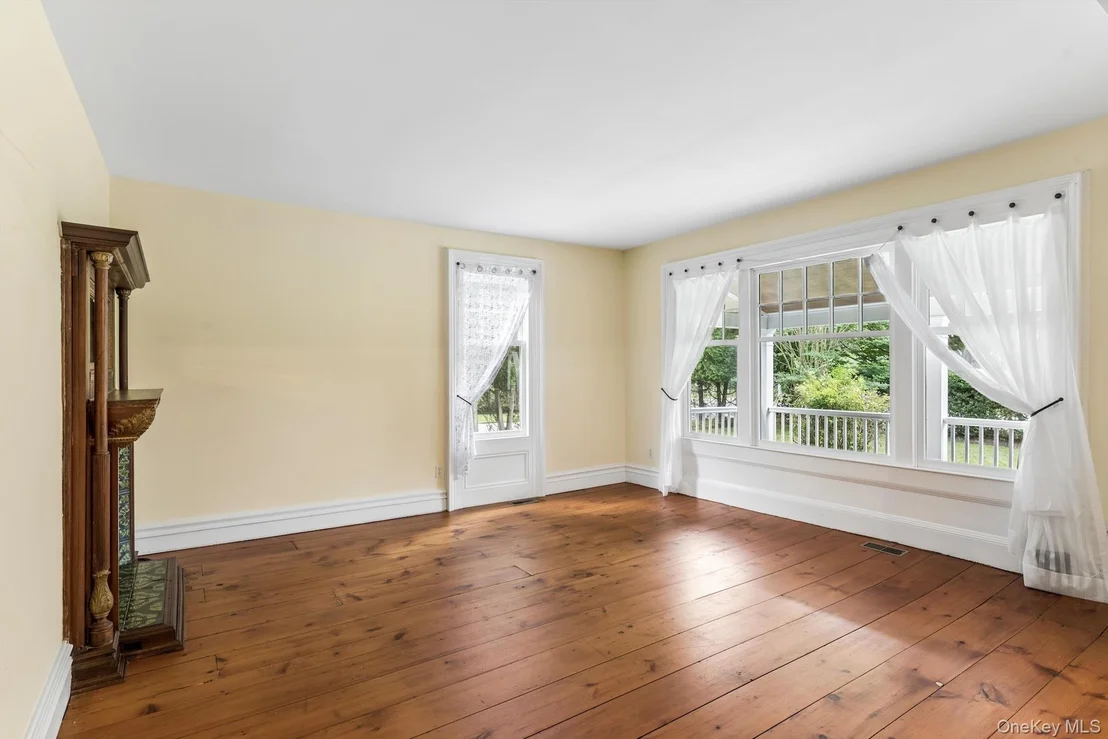 Photo of 25105 Main Road N