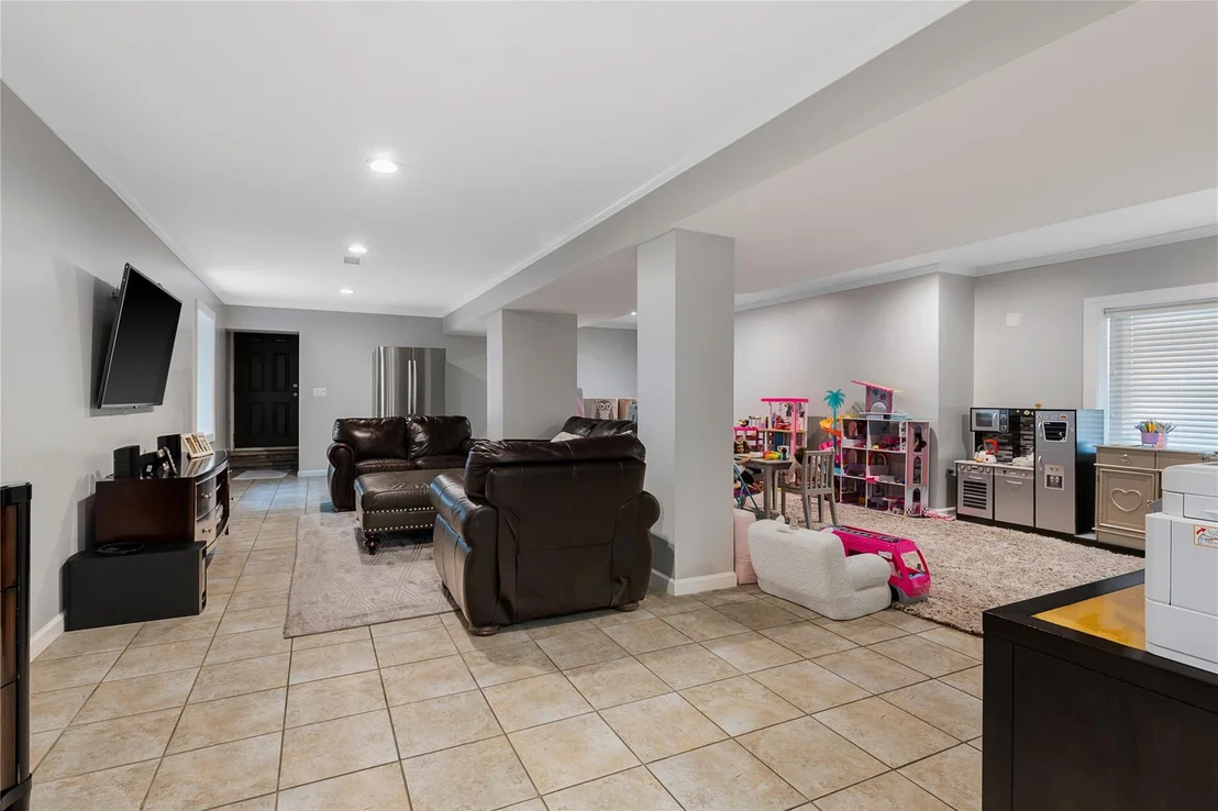 Photo of 1466 Dwight Place