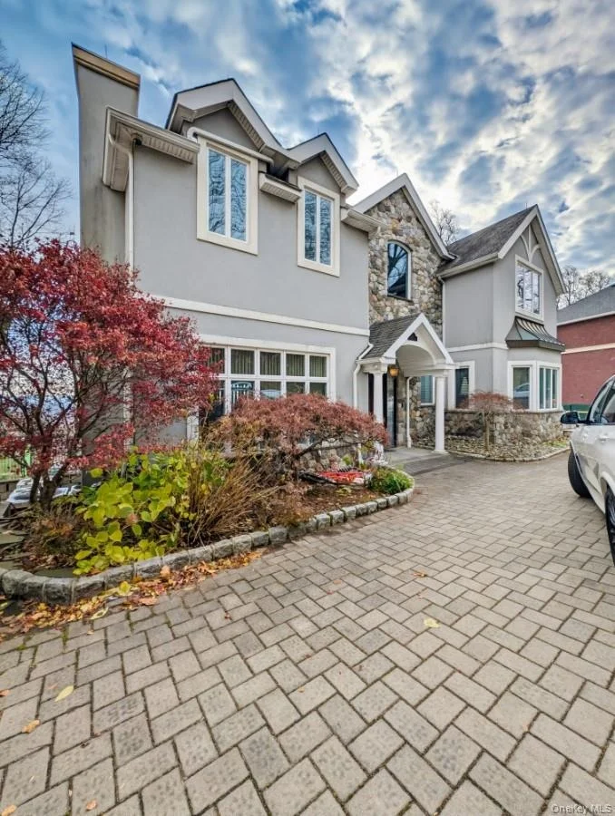 Photo of 174 Douglas