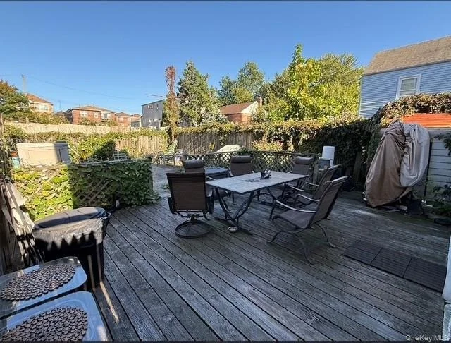 Photo of 258 Davis Avenue