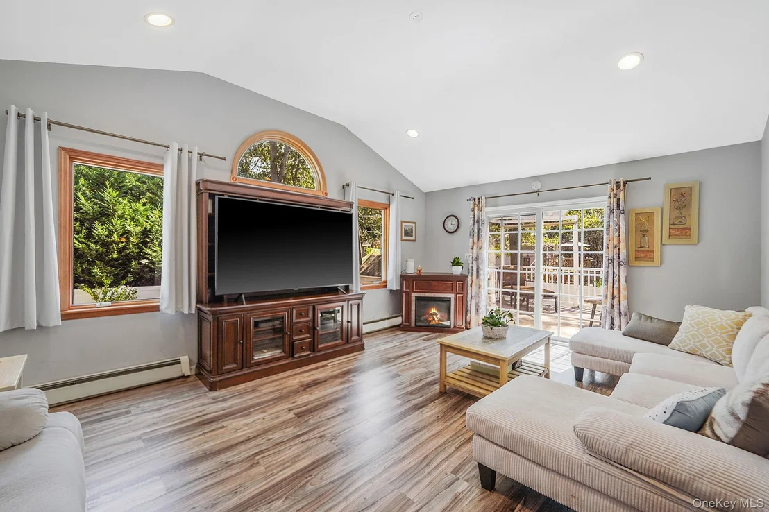 Photo of 7 Deepdale Drive