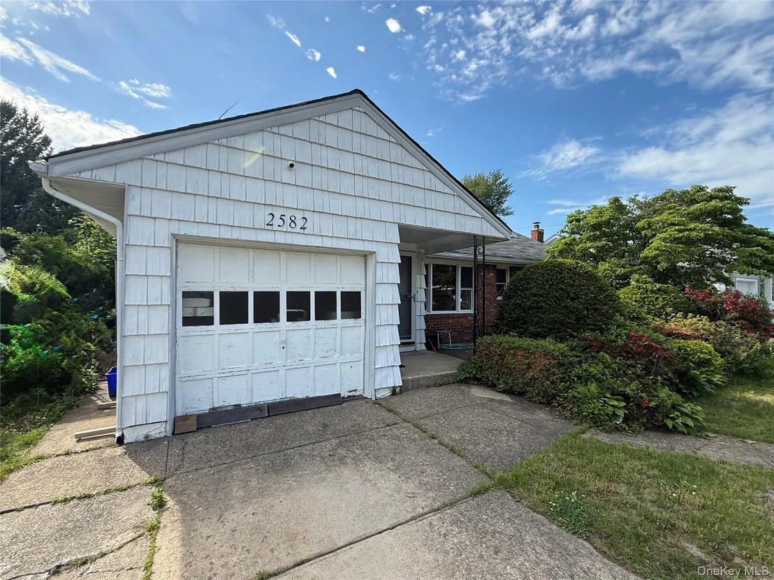 Photo of 2582 Oceanside Road