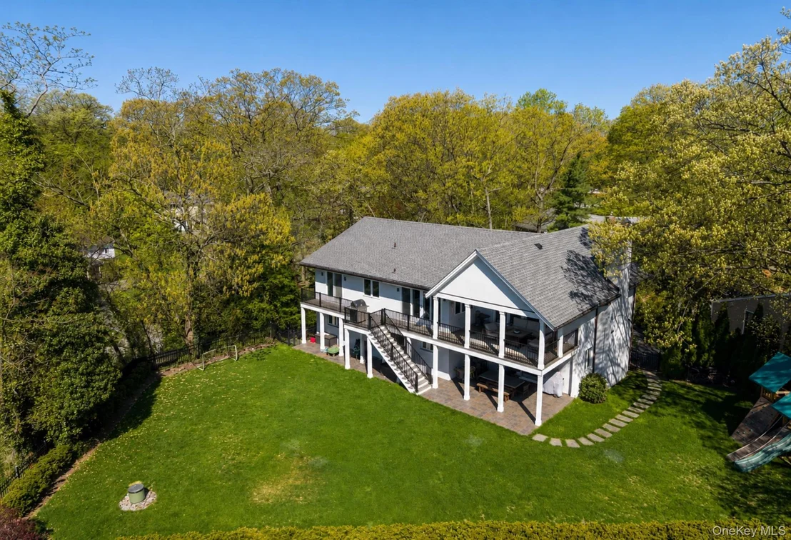 Photo of 8 Shoreview Circle