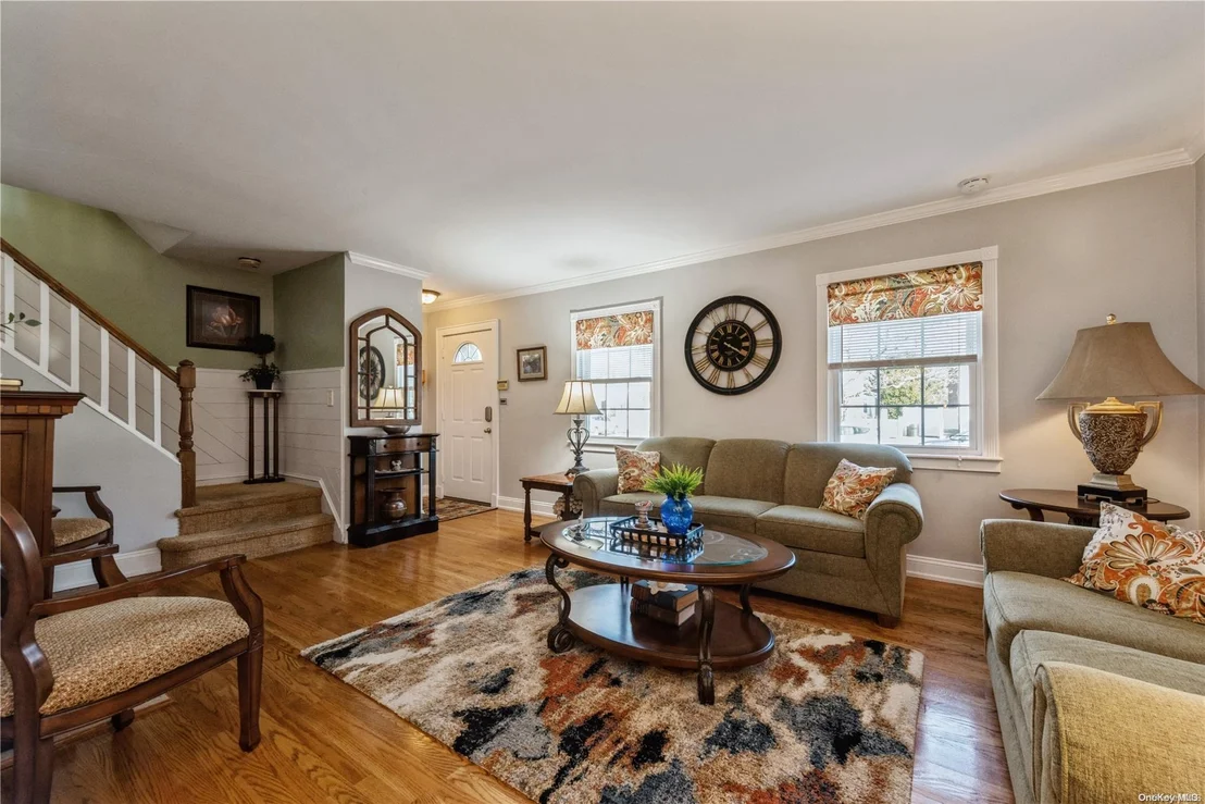 Photo of 9 W Roydon Drive