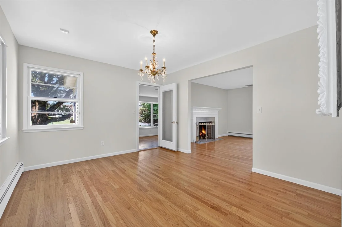 Photo of 21 Sunnycrest Road