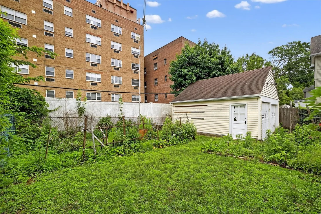 Photo of 31 Maple Avenue