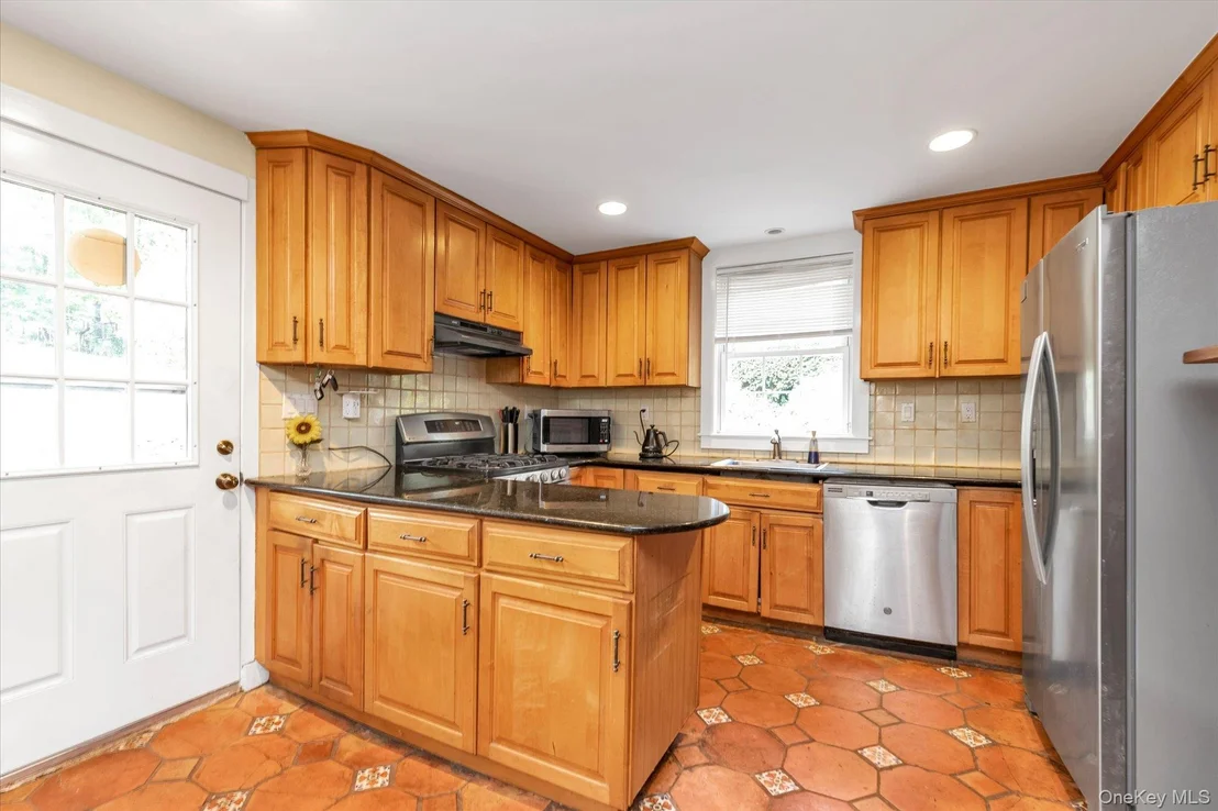 Photo of 2177 Cedar Swamp Road