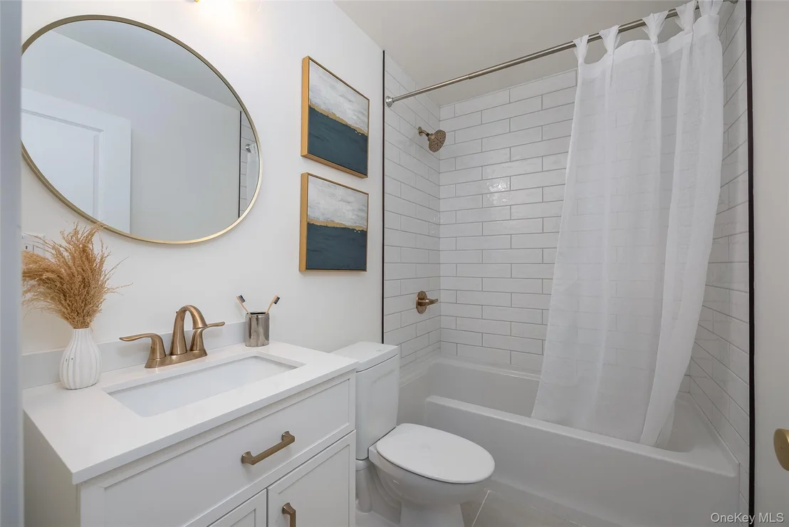 Photo of Unit C at 164 Rinaldi Boulevard