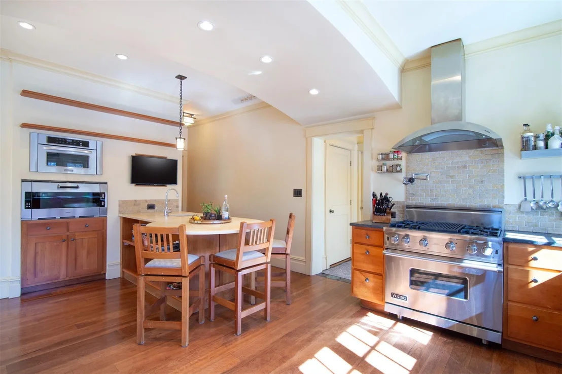 Photo of 400 Highbrook Avenue