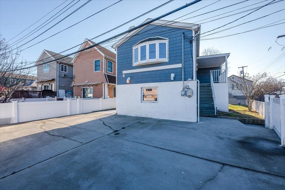 Photo of Unit D at 46 Edgewater Park