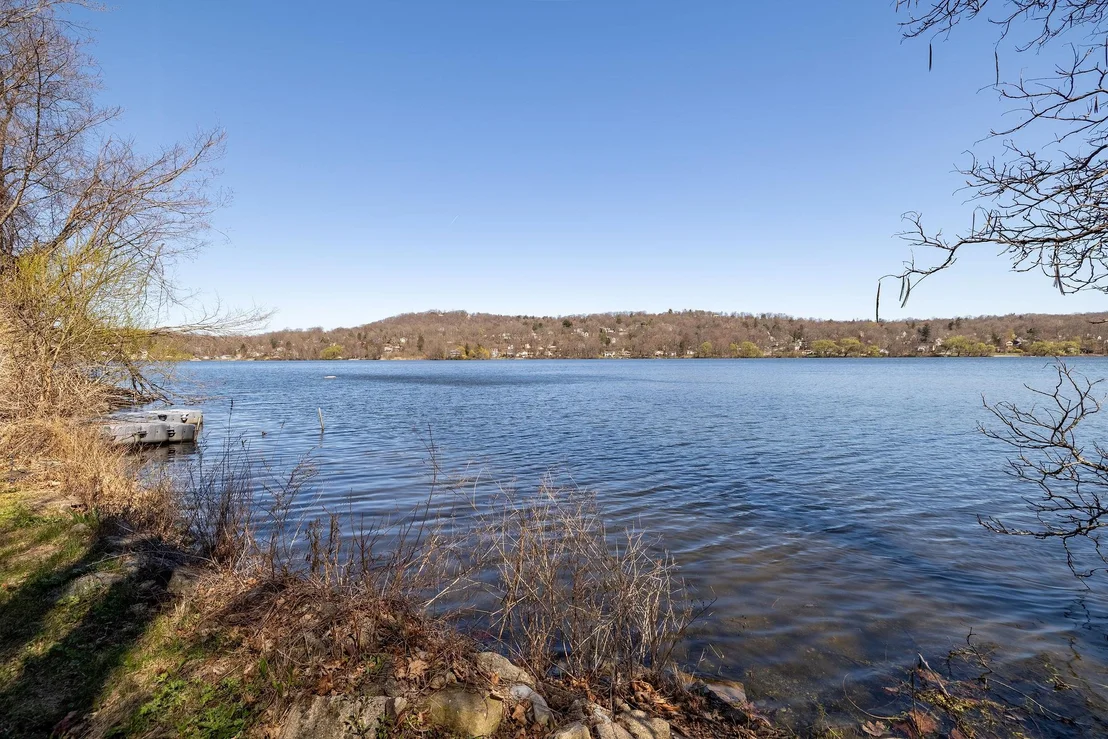 Photo of 215 Haviland Drive