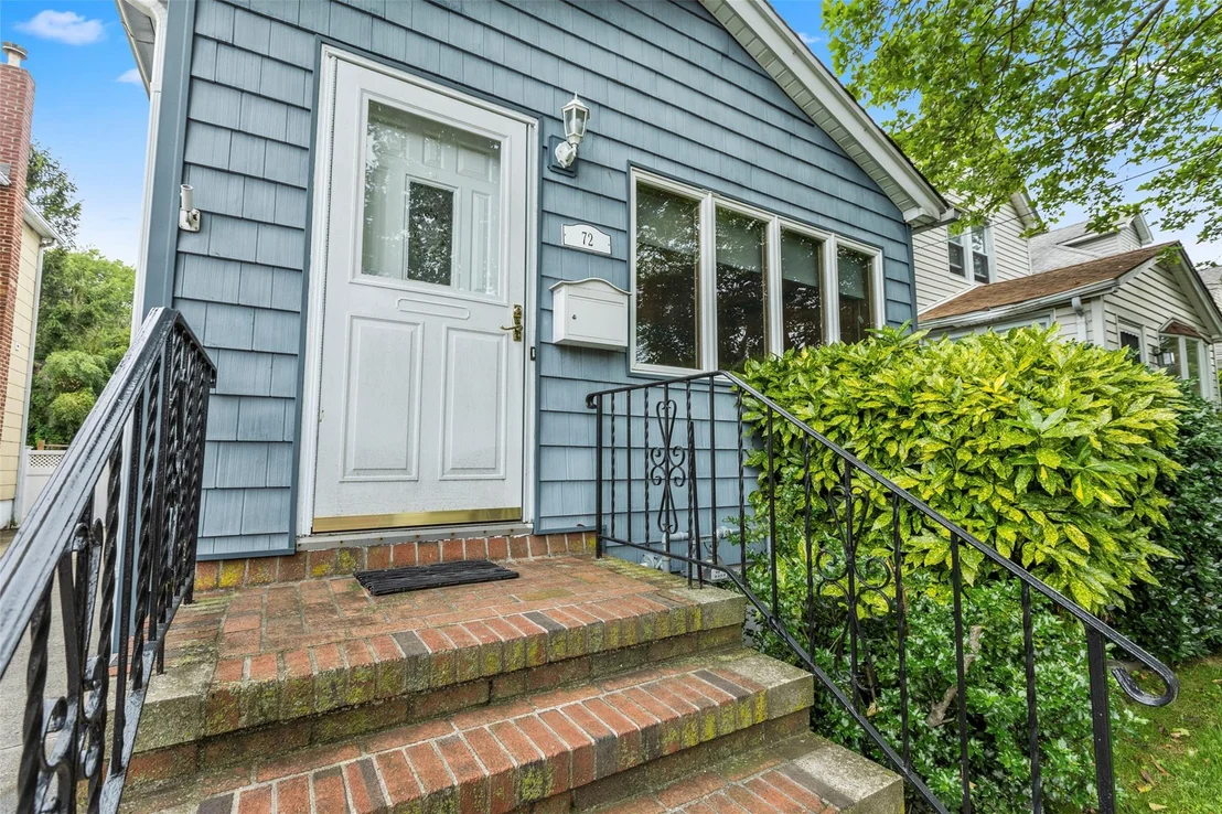 Photo of 72 Putnam Avenue