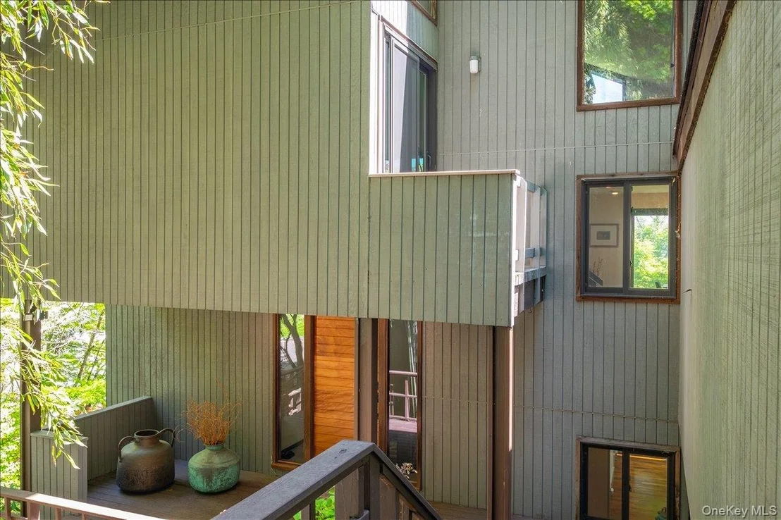 Photo of 181 River Road