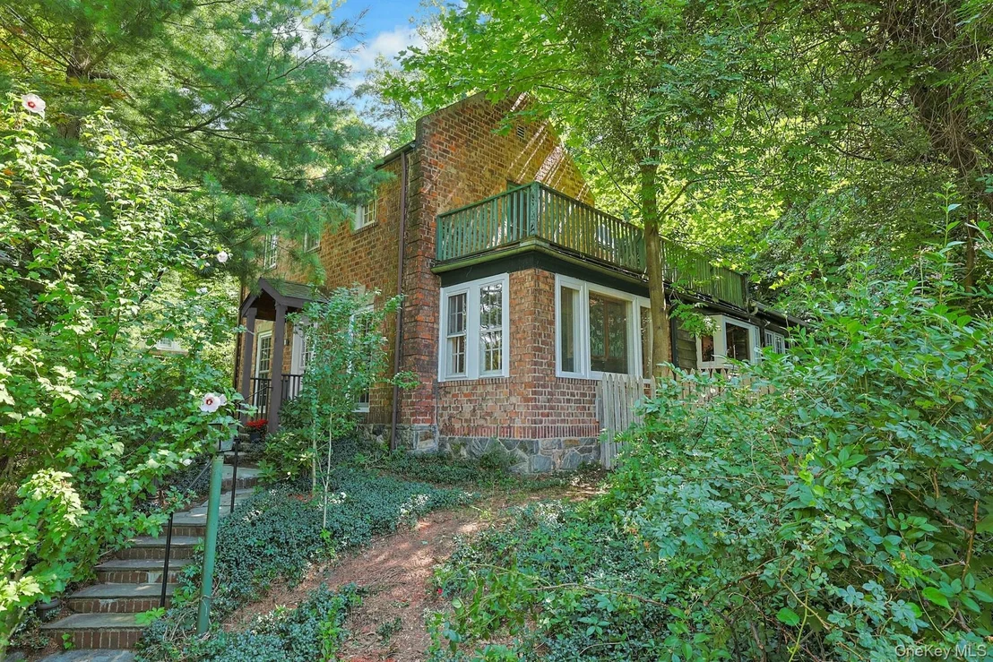 Photo of 10 Broadway