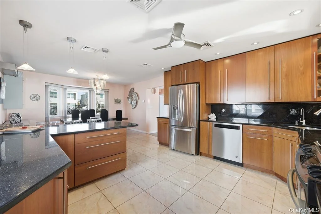 Photo of 3094 Riverside Drive