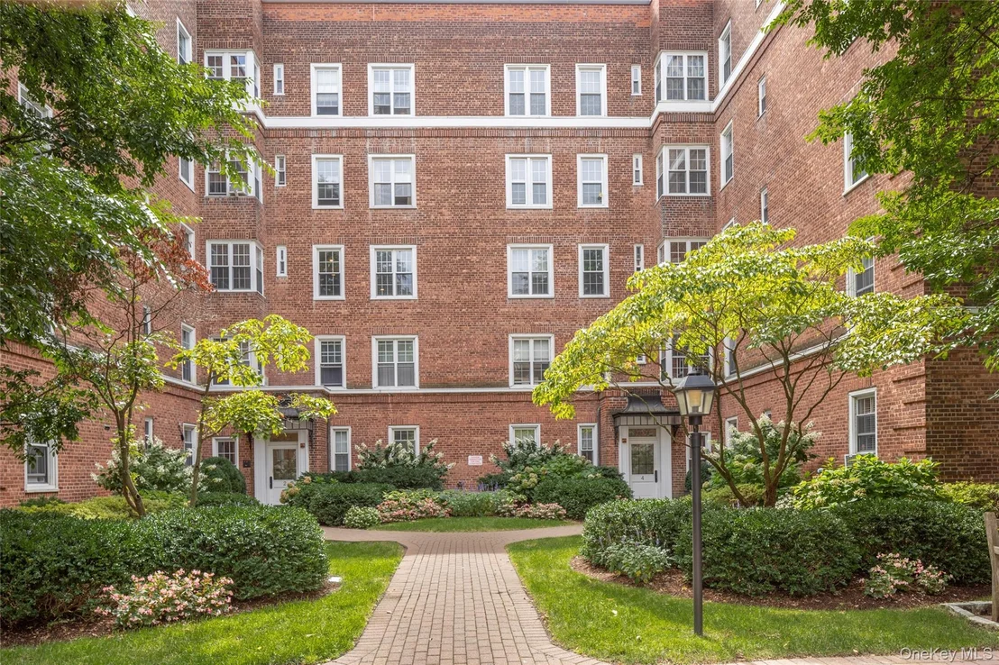 Photo of Unit 2C at 2 Midland Gardens Avenue